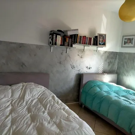 Civico 4 * سينِغاليا